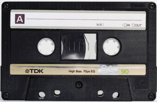 1200px-Compactcassette
